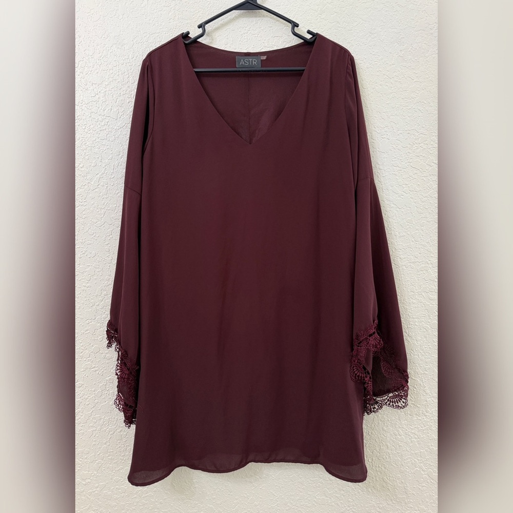 ASTR Lace Trimmed Bell Sleeve Lace Shift Dress - L